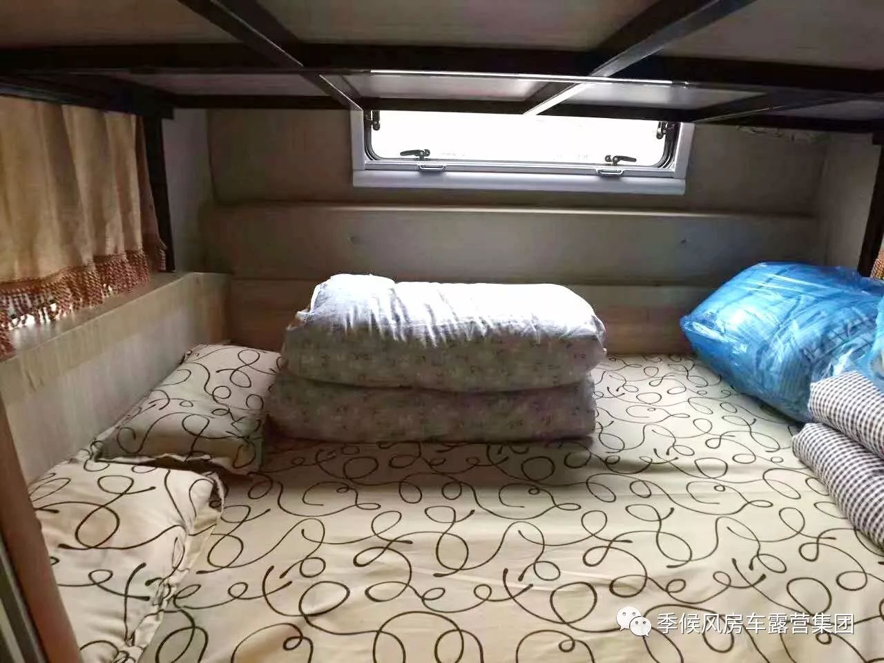 二手车置换戳开有惊喜!你见过拥有上下床的考斯特房车吗?