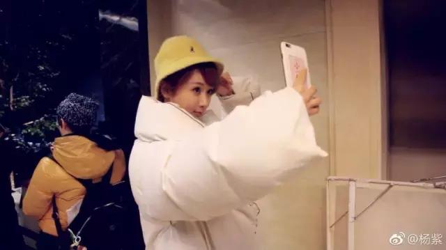 皮肤黑不用任何产品变白,皮肤黑不用化妆染什么颜色头发