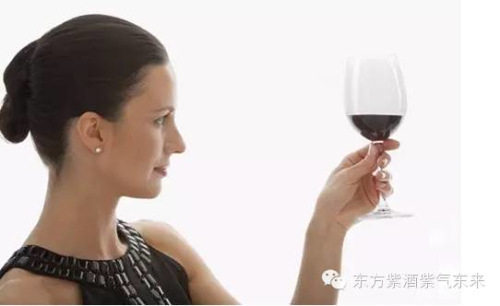 「东方紫」紫酒高贵，自然需要一个漂亮的酒杯！