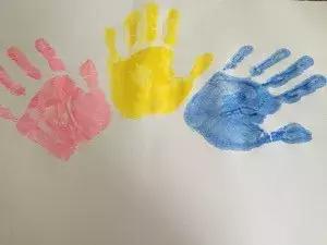 玩英语|HandprintFlowersCraft手印画——彩色小花