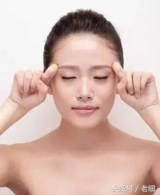 熬夜油痘肌什么样子,肌肤出油适合什么护肤品