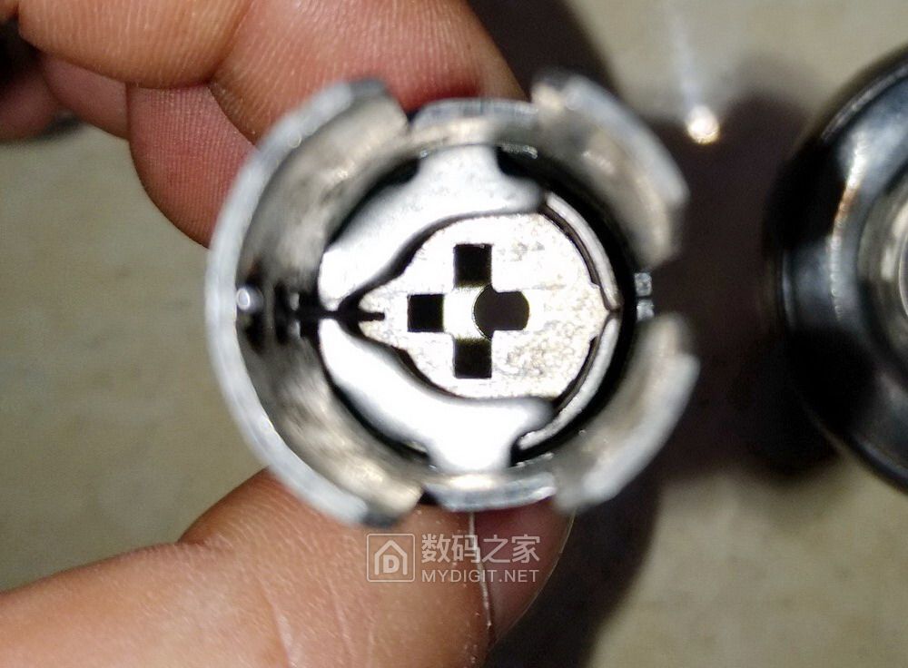 球形锁坏了怎么从木门上拆下来,室内门球形锁怎么拆