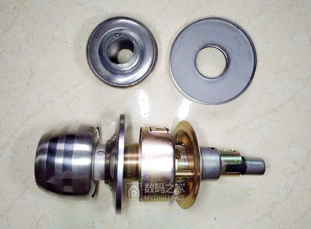 球形锁坏了怎么从木门上拆下来,室内门球形锁怎么拆