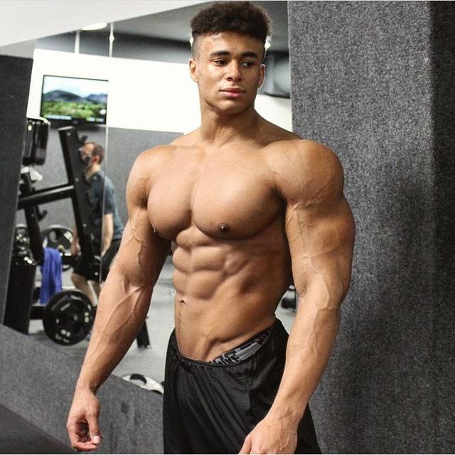 胸肌外侧薄弱怎么锻炼,外侧胸肌怎么练龙门架