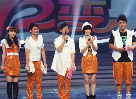 吴昕独木桥爬桥,吴昕遇见足球城在什么台播放