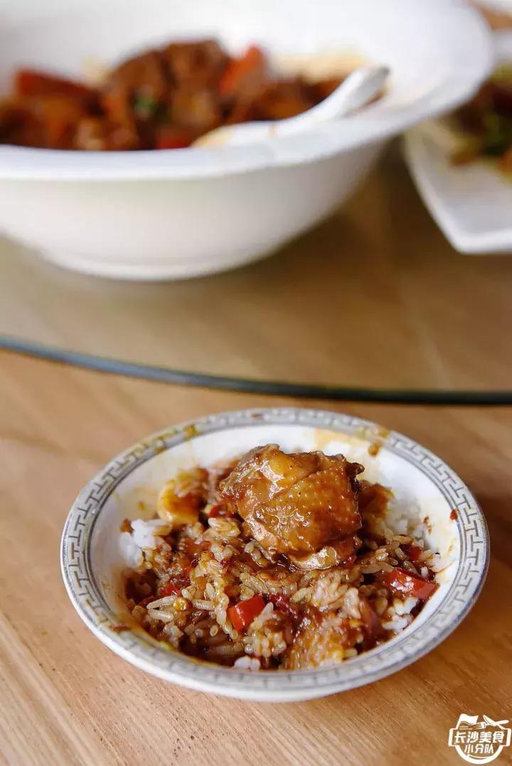 长沙很出名的一家小餐馆,长沙一家又便宜又有趣的餐馆