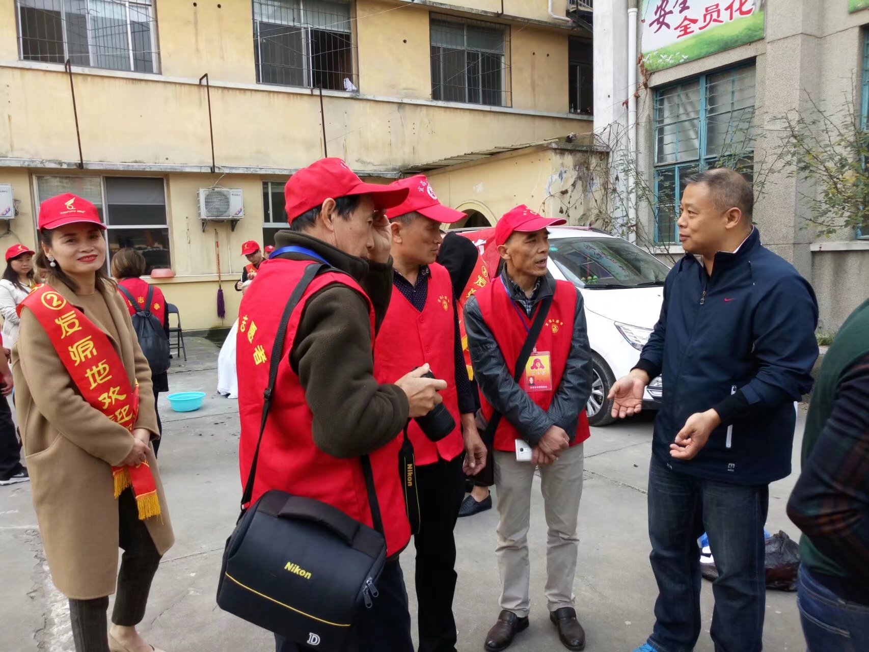 关爱留守老人志愿者,关爱老人传递义工志愿者正能量