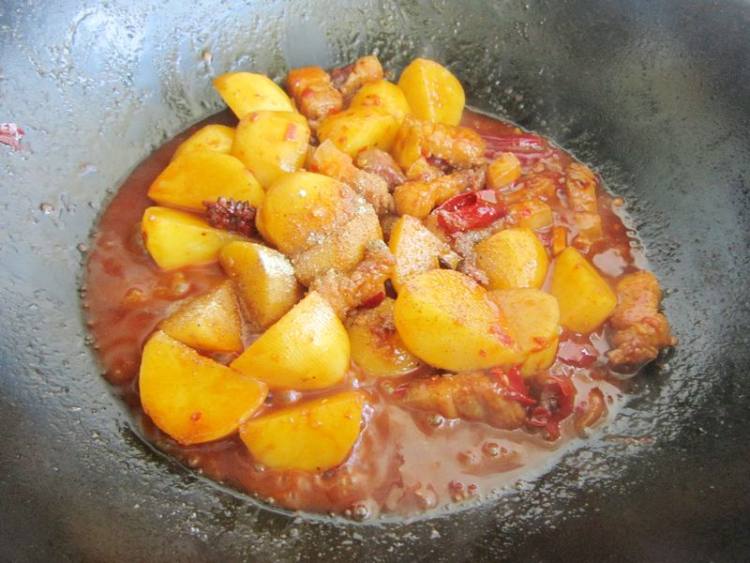 超好吃的土豆家常菜,超好吃的土豆肉饭