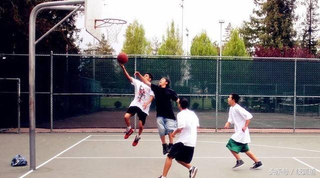 男人腿肿胀是什么病的前兆,下肢发凉久坐发紫是什么原因