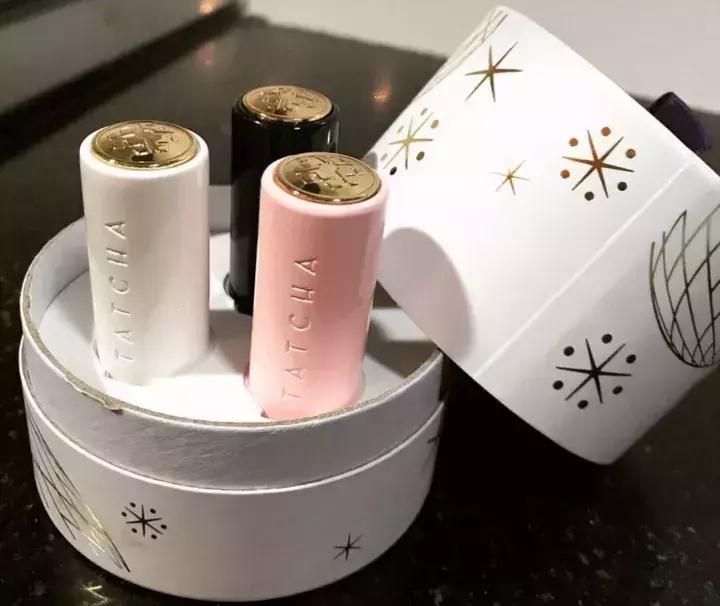 明星晒自己口红,晒男朋友口红