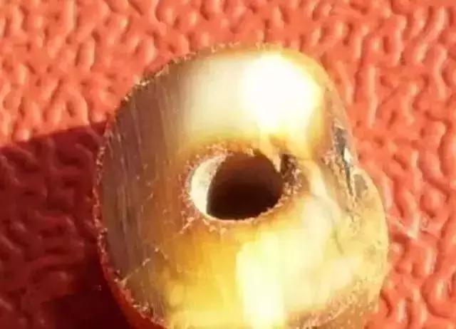 100年老蜜蜡真假鉴别,琥珀坊蜜蜡真假对比图