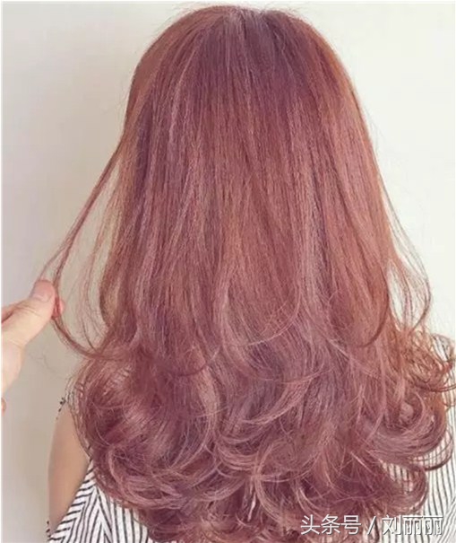 齐肩烫发显老气怎么补救,为什么烫发后显得很老气