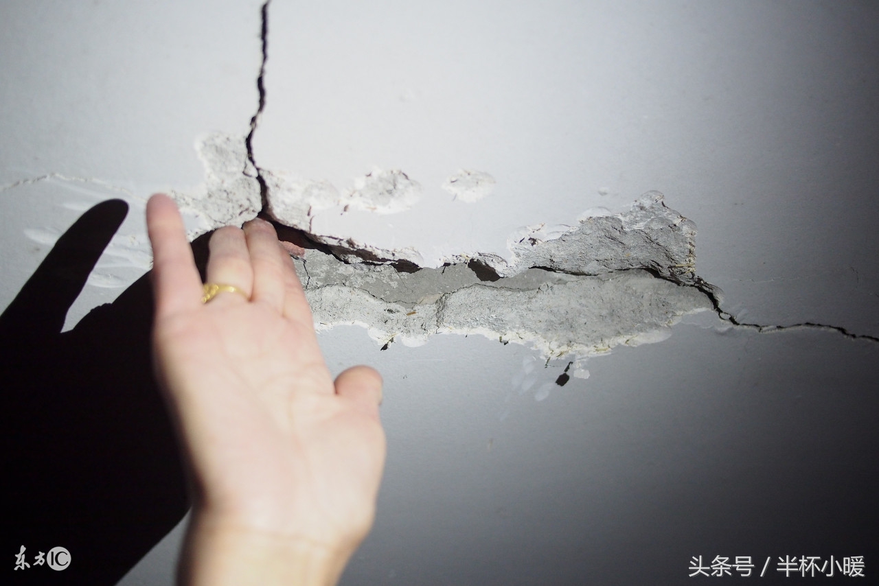 卫生间防水做后墙面空鼓有影响吗,卫生间贴完墙砖两个月整面墙空鼓