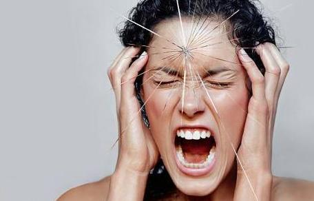 应该怎么正确的面对精神病人,精神病人为什么要关起来治疗