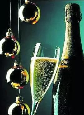 泡椒凤爪下酒菜的做法,泡椒油焖尖椒柠檬鸡爪的正宗做法