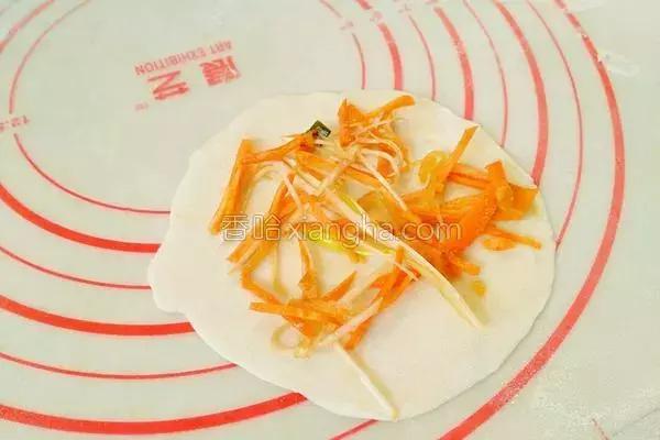 包饺子剩的饺子皮怎么吃,剩饺子皮30种新吃法煎包