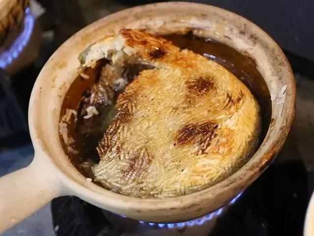 据说好的煲仔饭里的米饭啊,比肉还香!