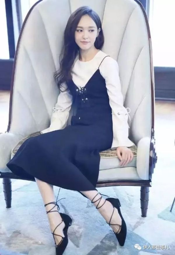 唐嫣衣着宽松引争议,唐嫣气质穿搭