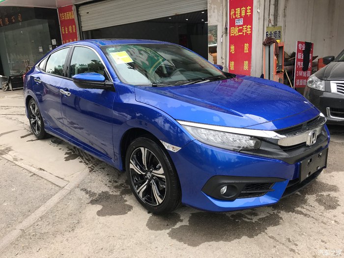 十代思域炫动蓝白色轮毂改装,思域十代炫动蓝内饰