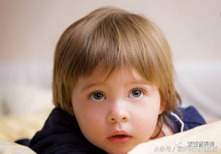 宝宝呕吐怎么办最快最有效的方法,宝宝呕吐快速缓解方法不会呛到