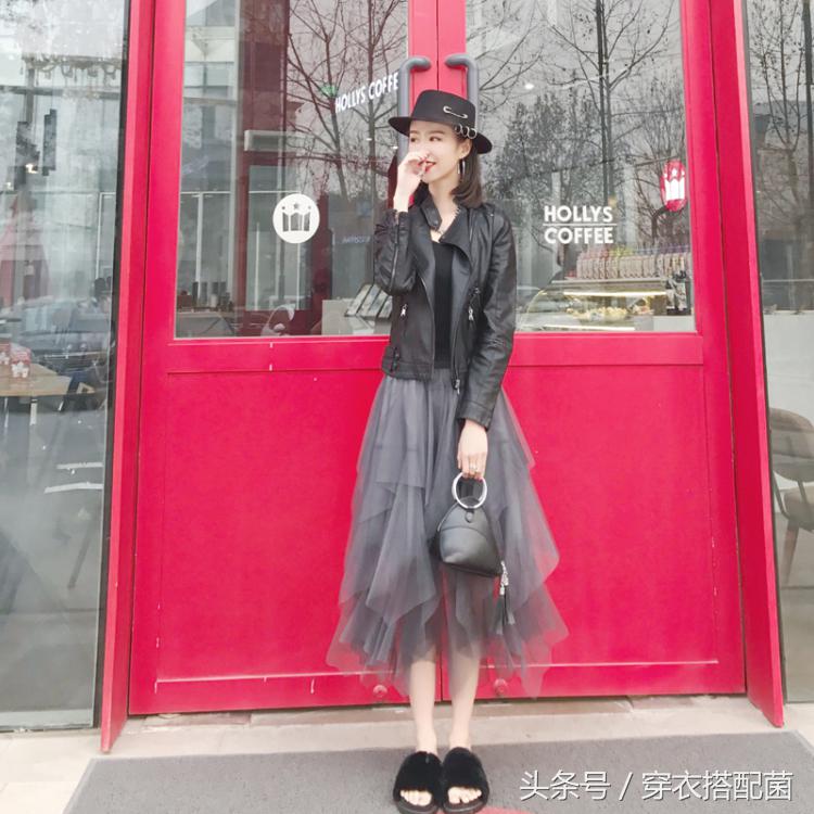 有机车皮衣的点缀，女生也能帅到窒息