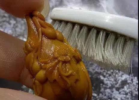 橄榄核雕开裂怎么修复视频,橄榄核雕刻盘玩会裂开