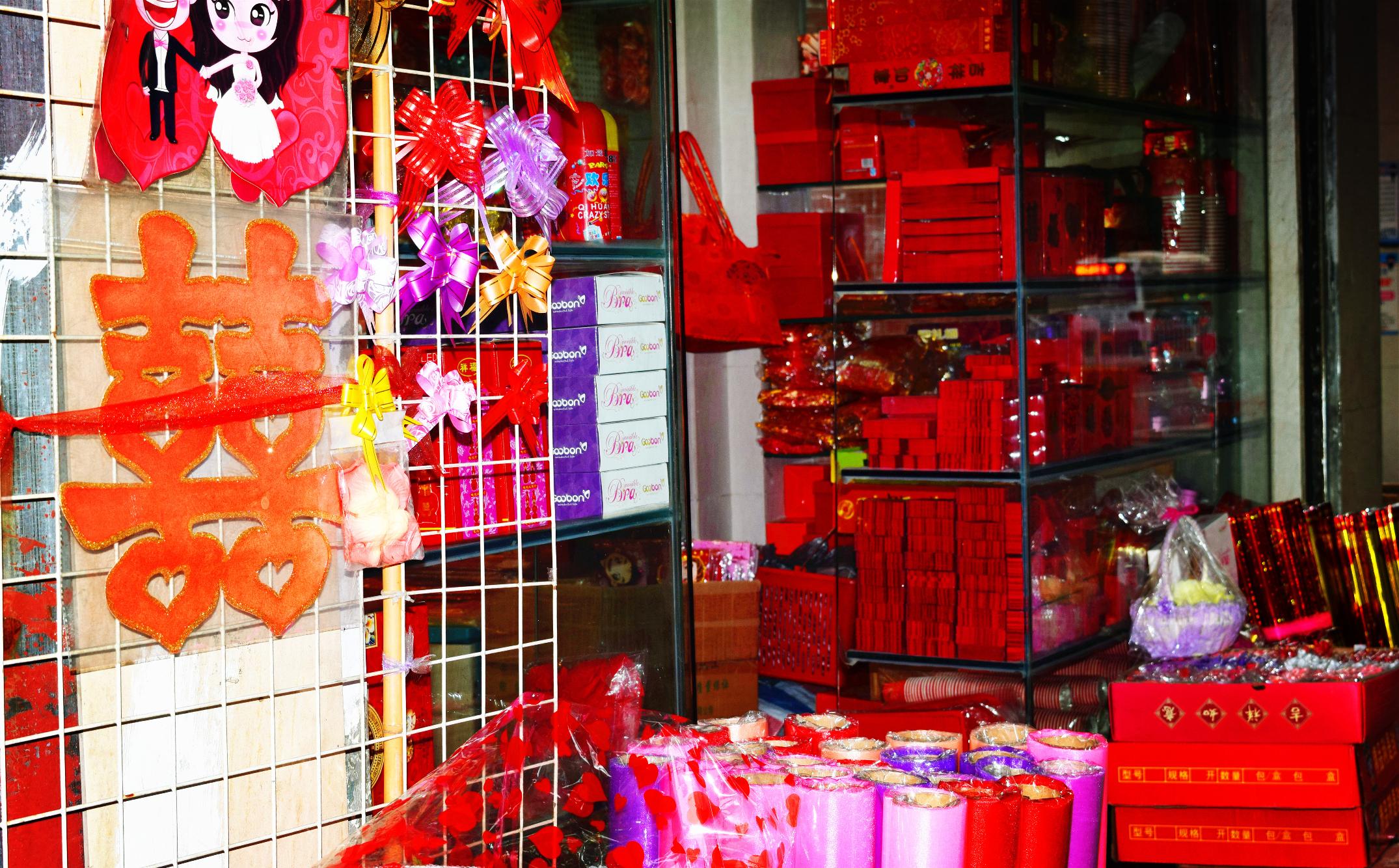 海珠|遭遇电商冲击,婚纱街使出这些招数抓住客户