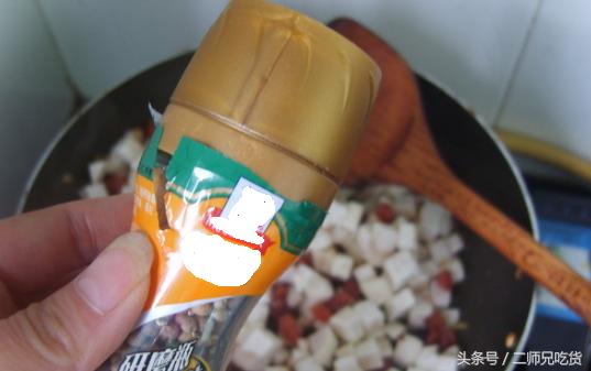 芋头糕口感细软，绵甜香糯，营养价值高，关键还不长肉！