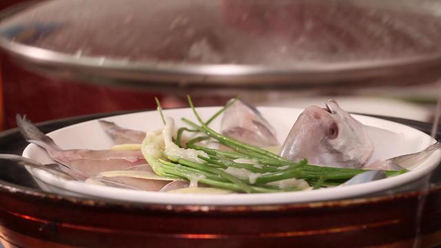 制服一条30年都吃不腻的清蒸鲳鱼，只需要一家米其林必比登餐厅