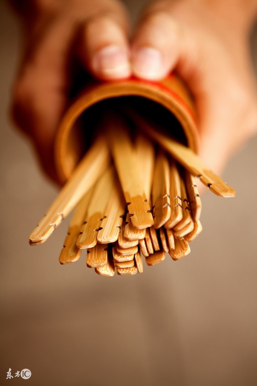 残手相骨（相骨难，相心更难一念善，一念恶，善恶只在一念间）