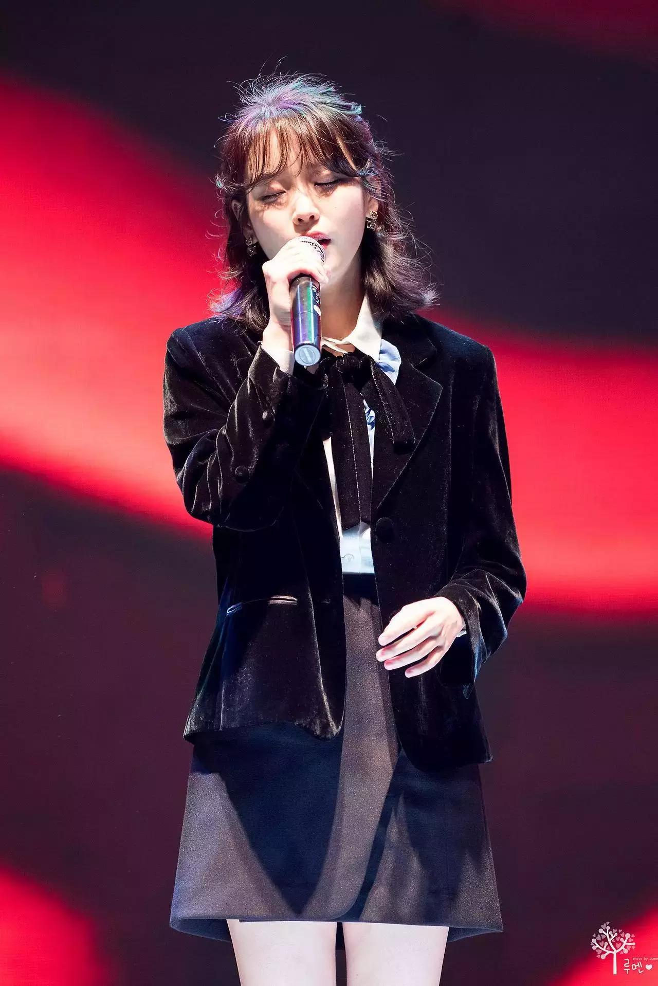 韩国明星穿大衣男,韩国明星都穿什么羽绒服