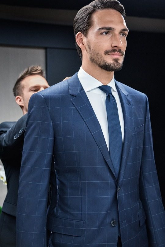 足球巨星西装照,足球球星西装帅照