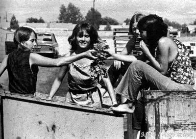 杀孕妇、娶粉丝，这个最危险的杀人魔头，死了！