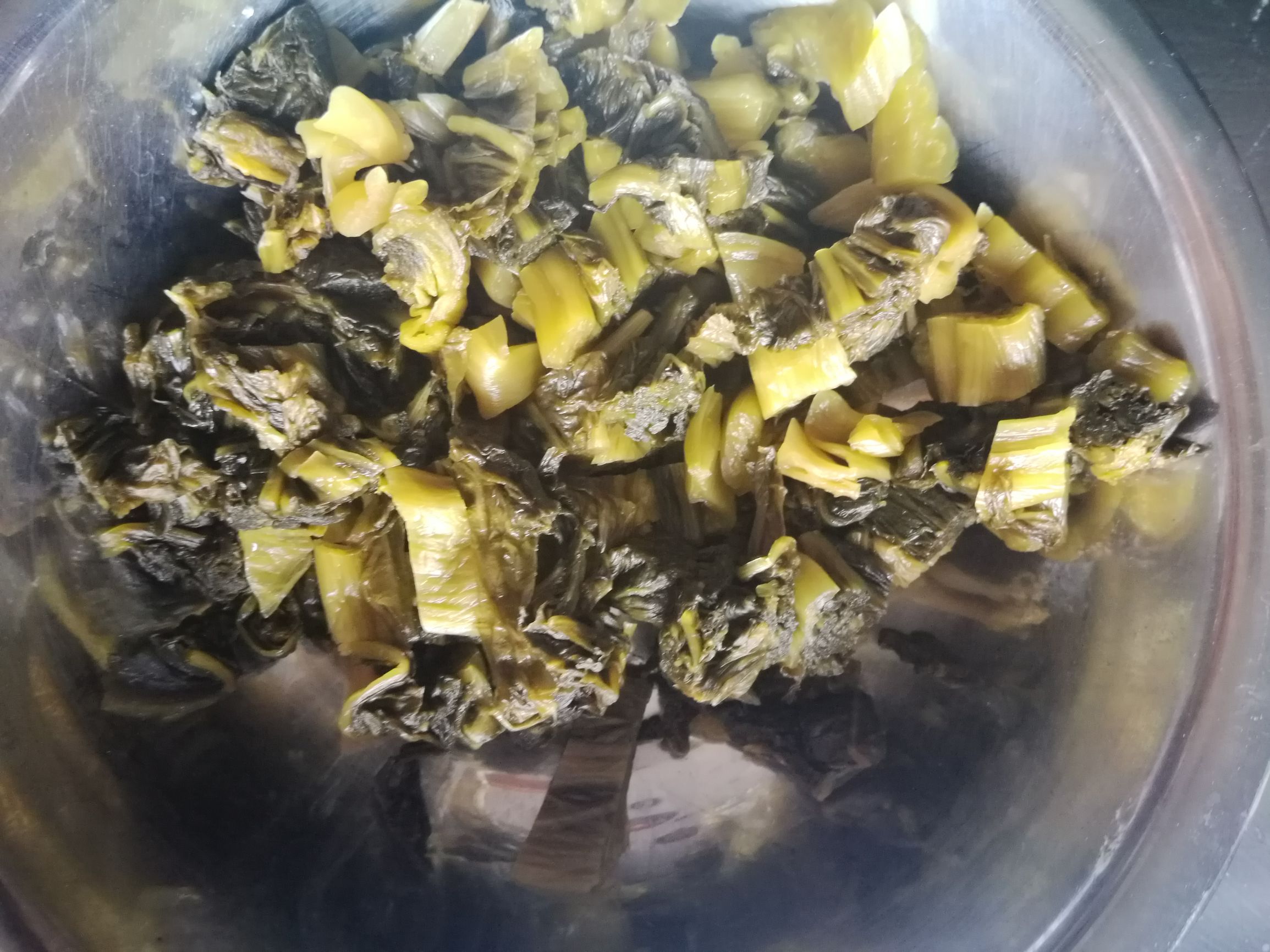 正宗酸菜鲈鱼的做法步骤视频,鲈鱼酸菜水煮鱼片的家常做法