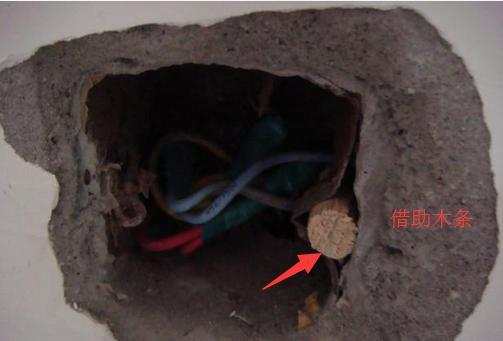 插座线盒耳断了怎么处理,线盒耳朵坏了如何安装插座