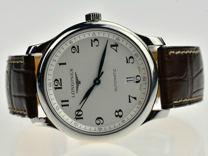 月收入1万戴什么表合适,月收入4000戴什么表合适