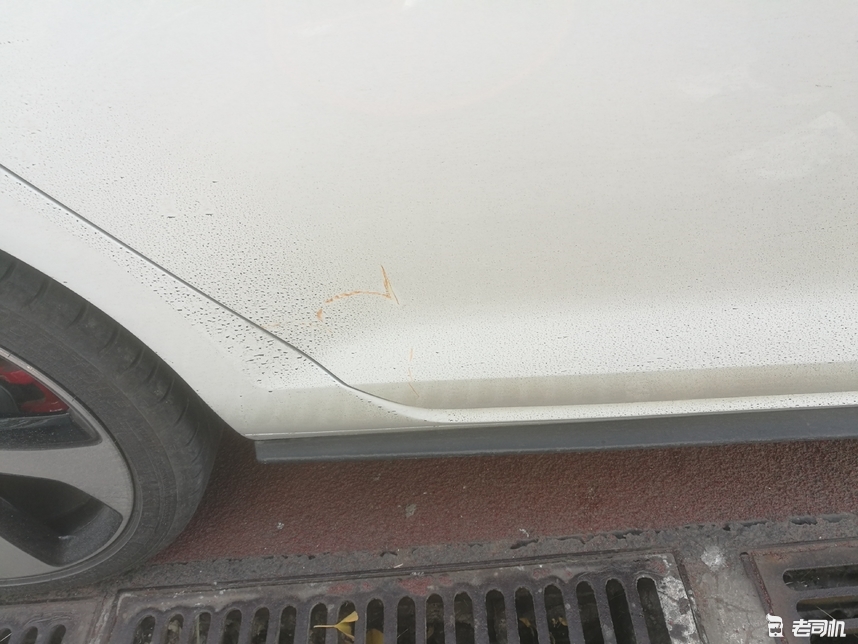 车身小凹陷有必要钣金喷漆吗,车门凹陷是钣金喷漆还是做无痕