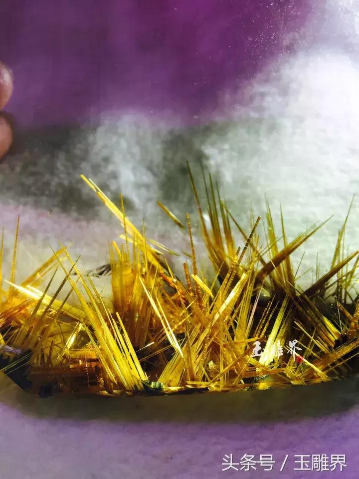 为什么纯天然水晶比较便宜,地摊卖的水晶是真是假