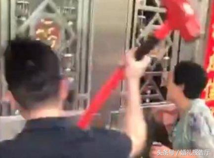 破解伴娘堵门妙招,一招解决伴娘堵门就问你服不服