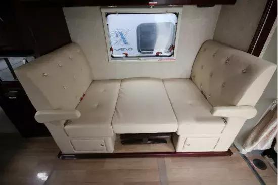 有车有房更有家人的陪伴,有床有车有油还可以烤菜的房车