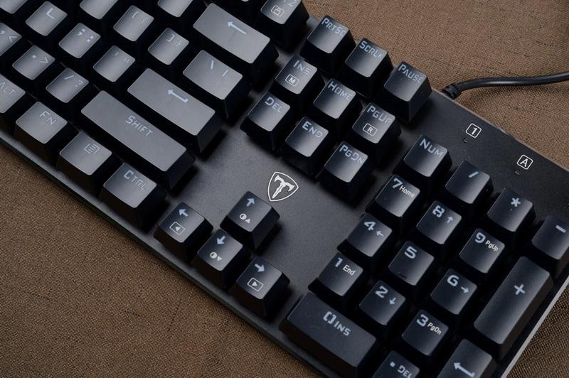 机械键盘基础款和炫酷,炫酷好样的机械键盘