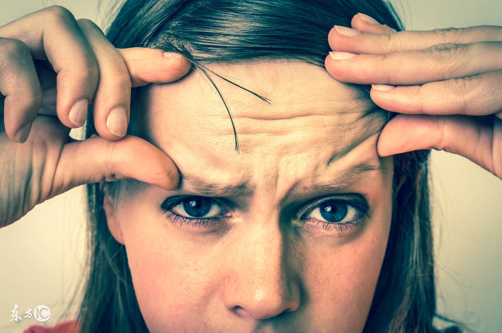 额头眉心长痘怎么回事还痛,额头眉心长痘的原因图