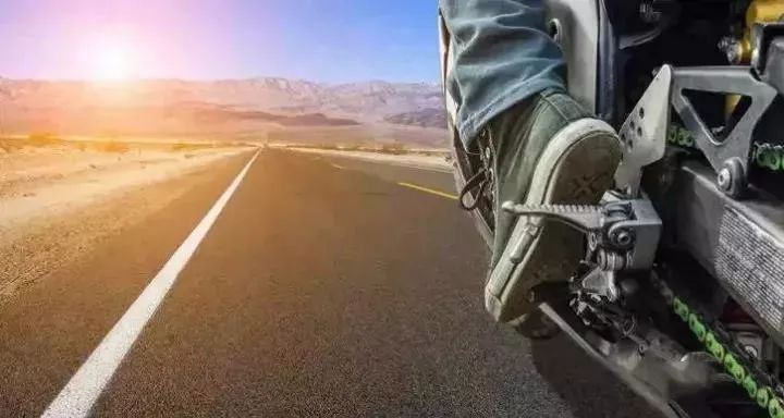 摩托车轮胎的太重要:倍耐力、CST、象牌街道级轮胎大对比