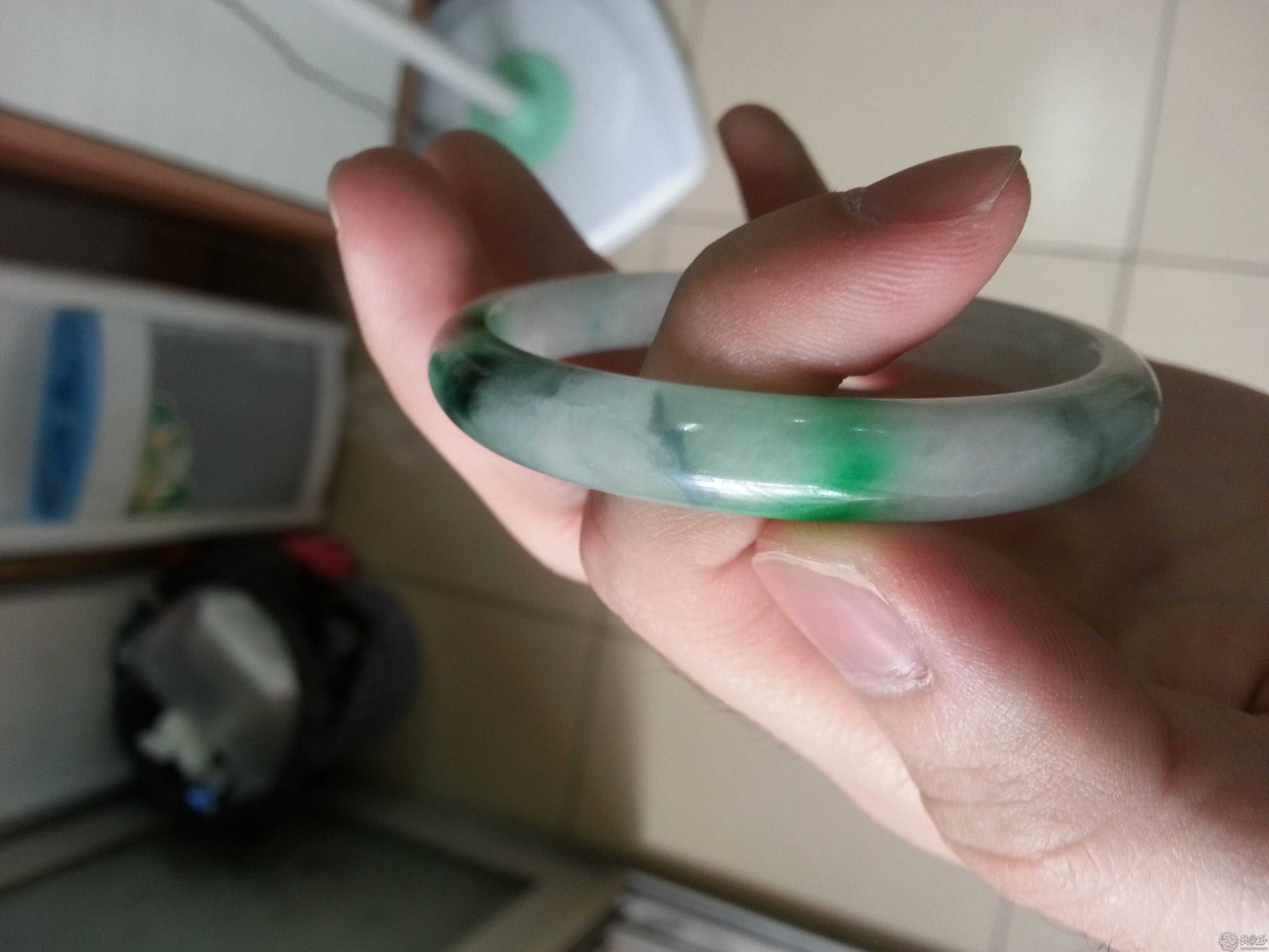 怎样判断珠宝玉石鉴定网站的真假 (如何判断网上的玉石珠宝的真假)