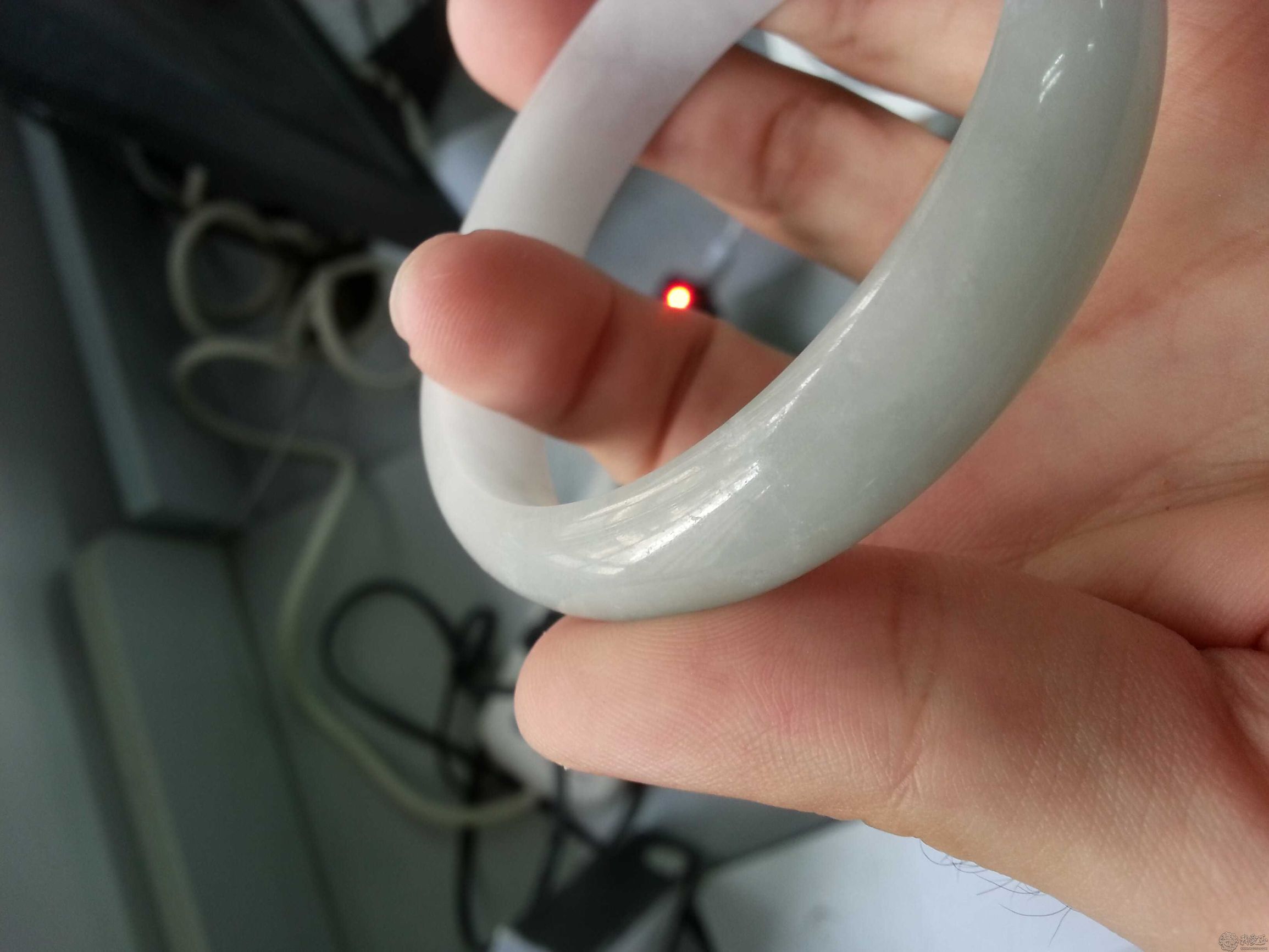 怎样判断珠宝玉石鉴定网站的真假 (如何判断网上的玉石珠宝的真假)