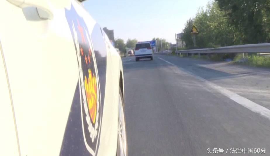 大叔疯狂买彩票输光家里所有钱,男子买彩票输了倾家荡产