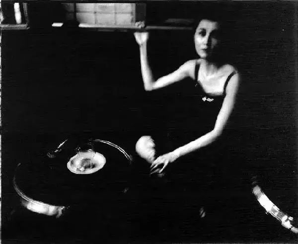 照片拍糊了如何处理,镜头脏了拍的照片白糊怎么办