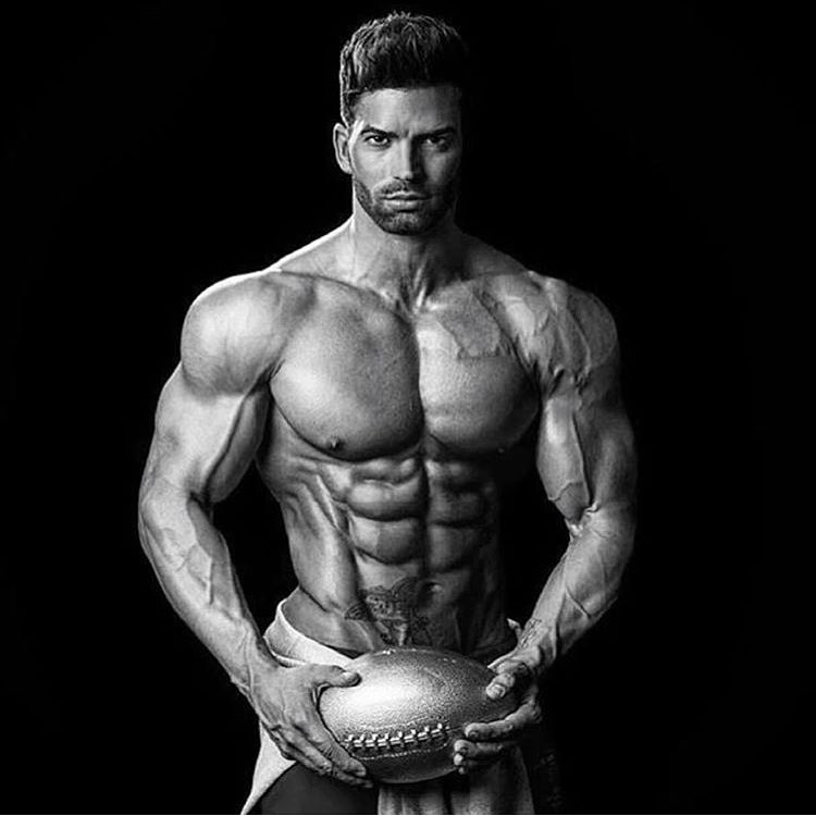 只需一副哑铃教你12个动作,一副哑铃教你练遍全身