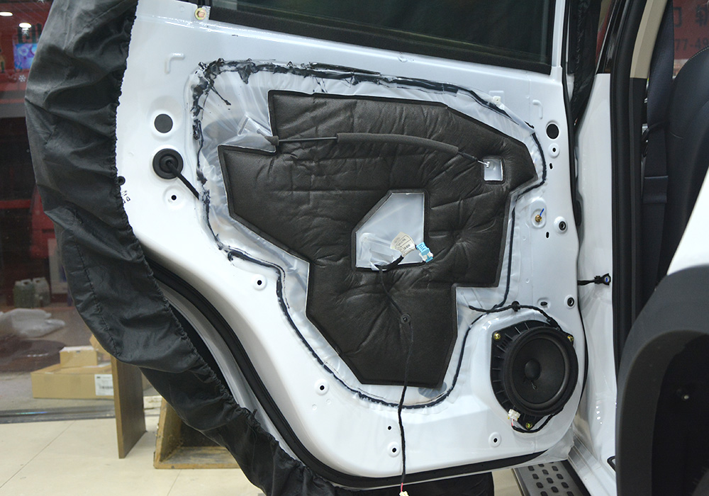 比亚迪宋改装音响,比亚迪宋汽车4门隔音拆装