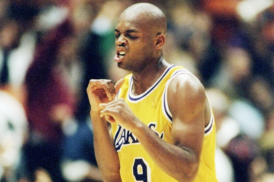 那些年科比单挑詹姆斯,回顾那些年科比的黑肘